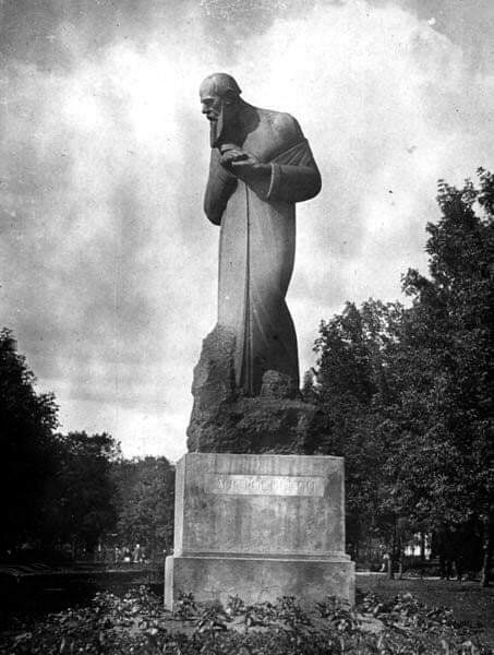 Памятник Достоевскому