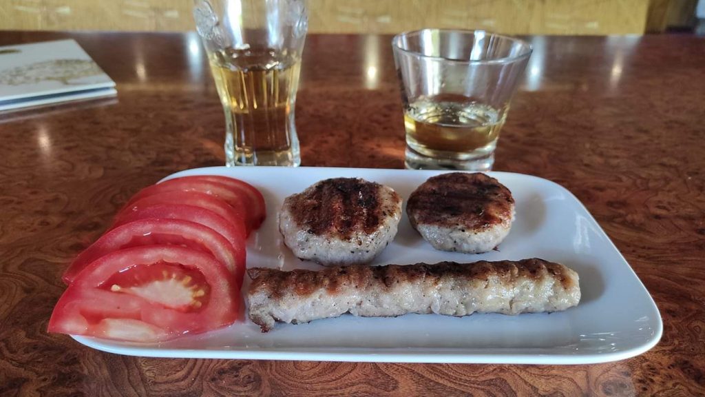 Три котлеты.