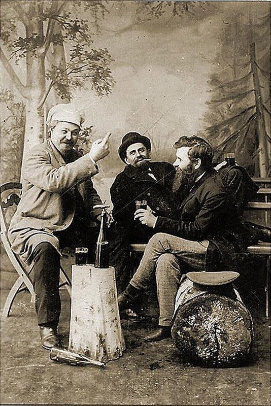 Фотография пьяниц.