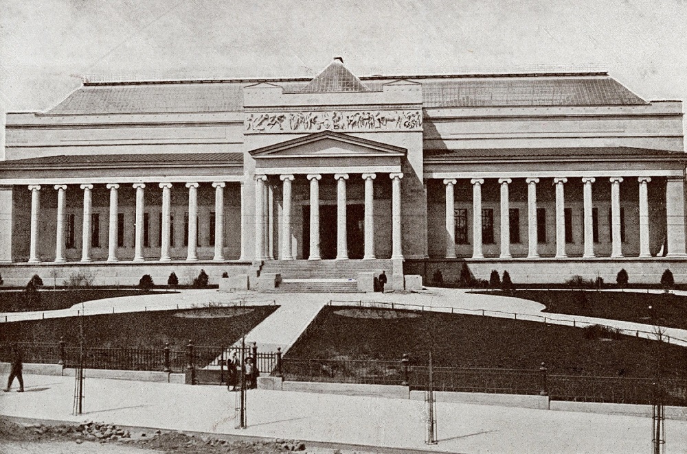 Копия фриза Парфенона.