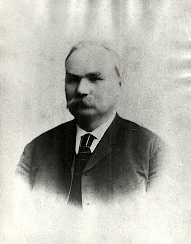 Михаил Сапожников.