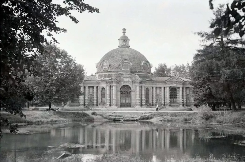 Грот в Кусково.